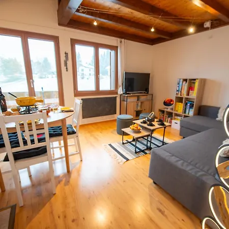 Famille Au Pied Des Pistes