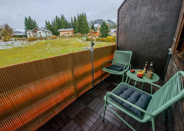 Famille Au Pied Des Pistes *